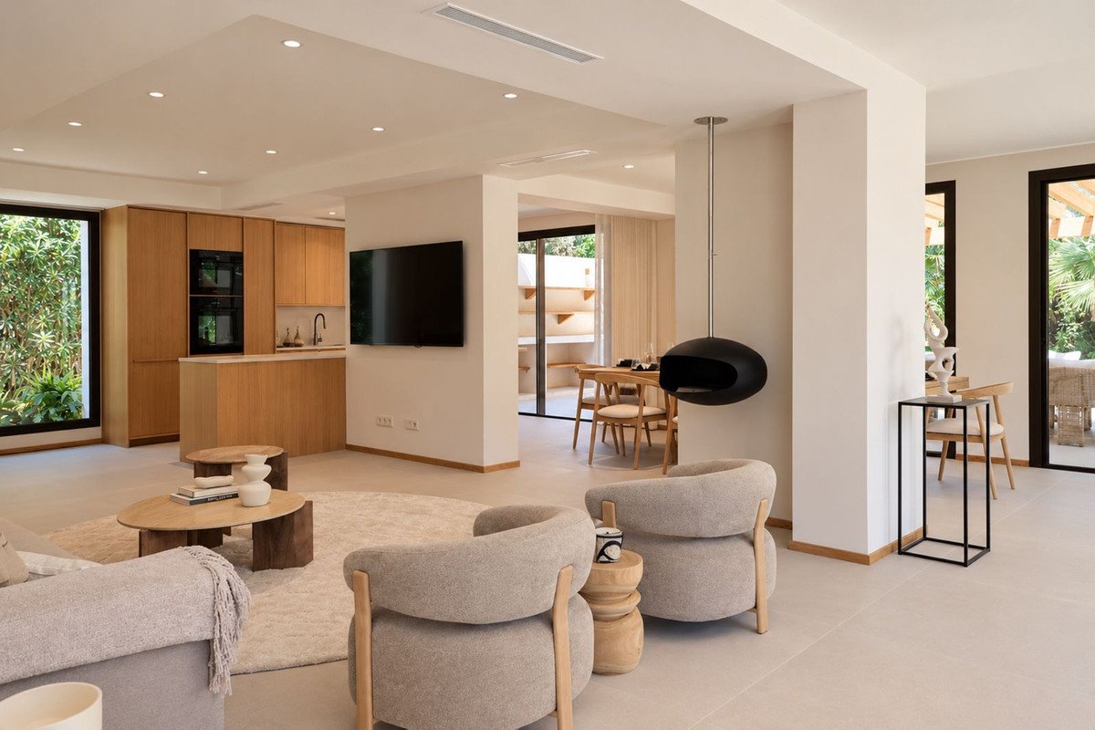 4 Bed Detached Villa in Guadalmina Baja
