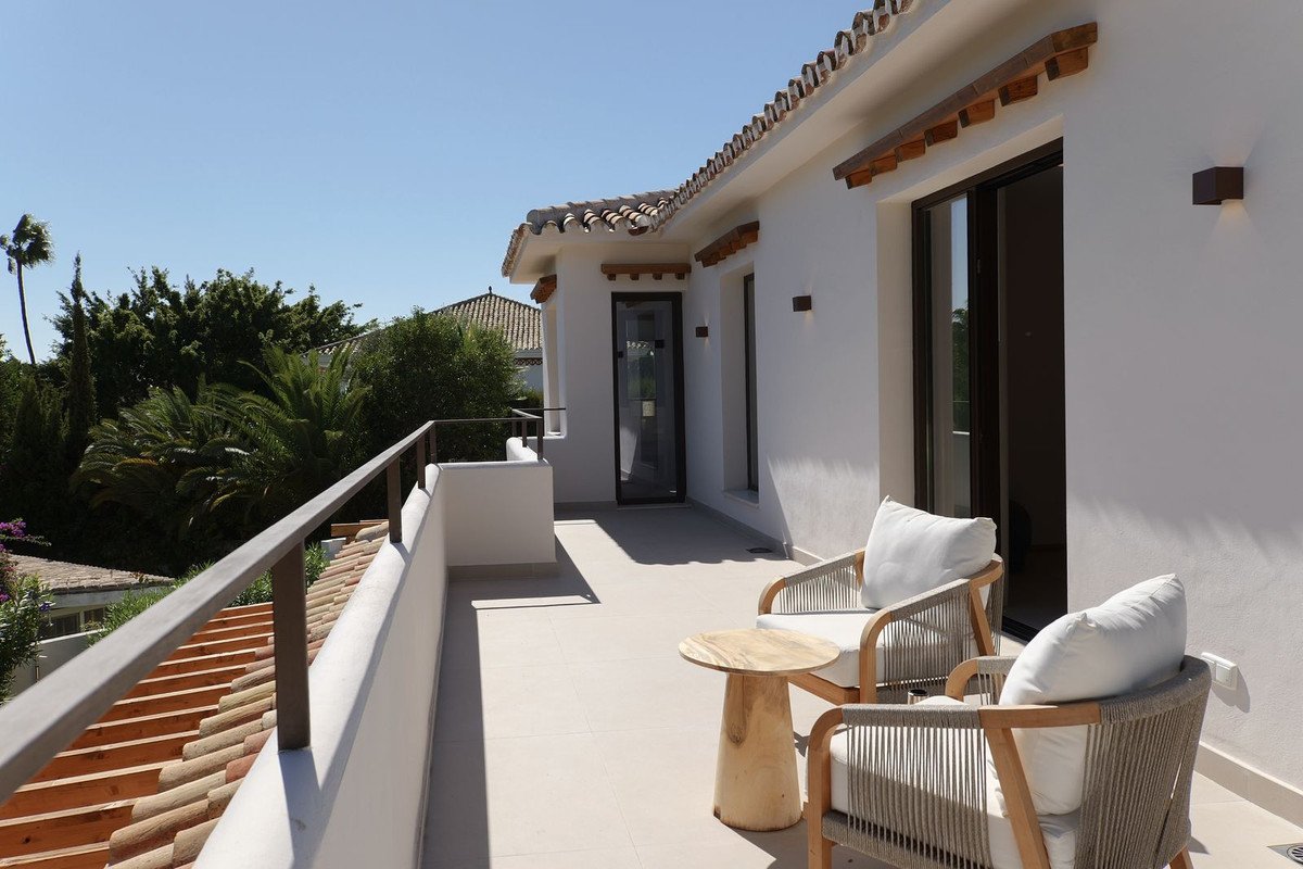 4 Bed Detached Villa in Guadalmina Baja