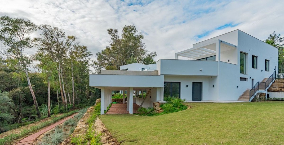 5 Bed Detached Villa in Sotogrande
