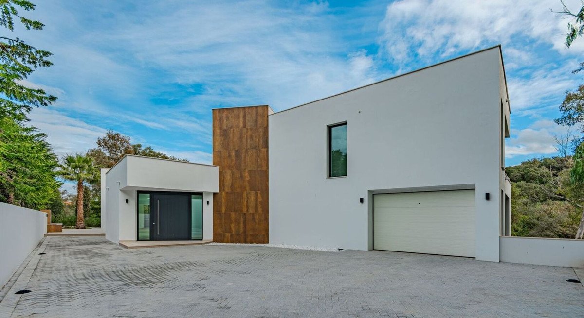5 Bed Detached Villa in Sotogrande