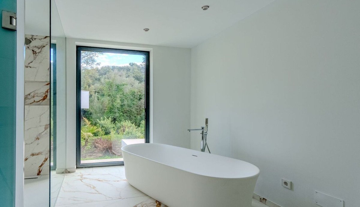 5 Bed Detached Villa in Sotogrande