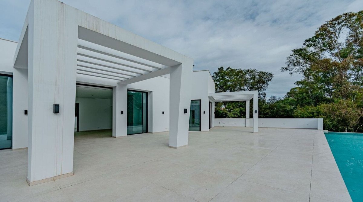 5 Bed Detached Villa in Sotogrande