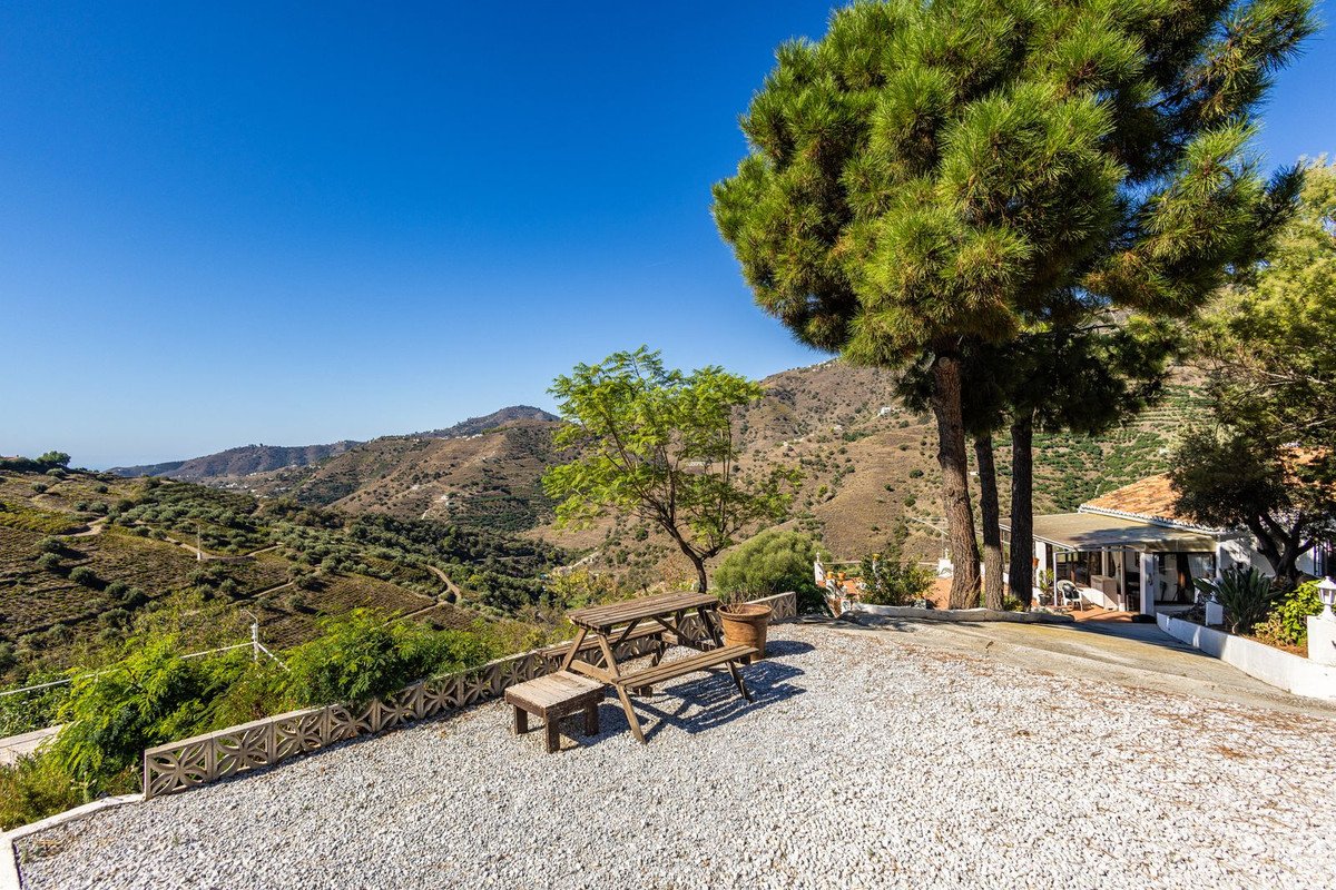 2 Bed Detached Villa in Cómpeta