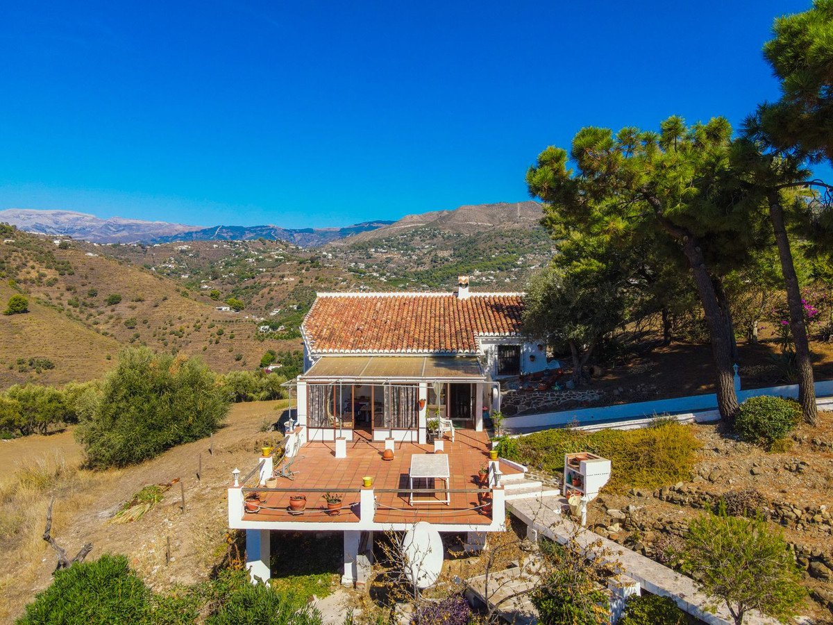 2 Bed Detached Villa in Cómpeta