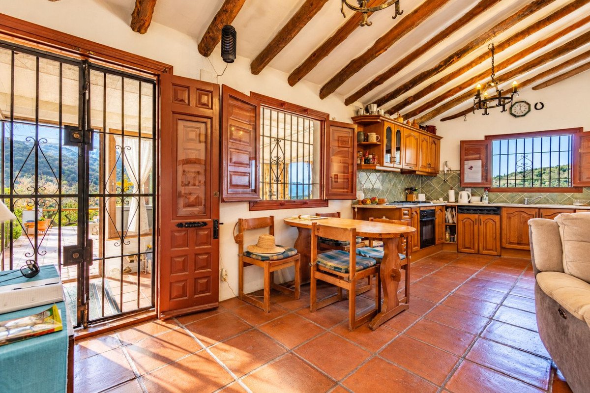 2 Bed Detached Villa in Cómpeta
