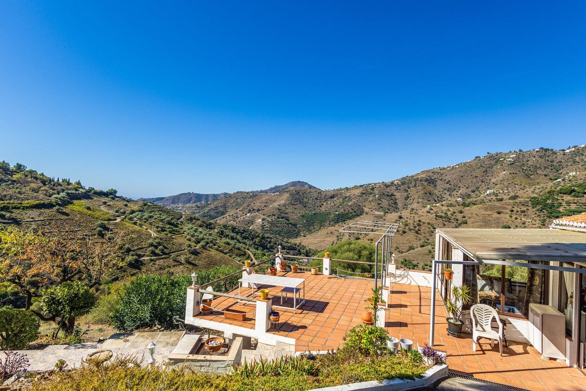 2 Bed Detached Villa in Cómpeta