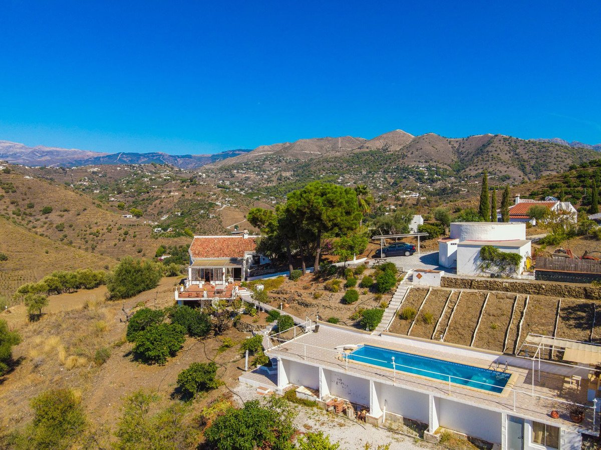 2 Bed Detached Villa in Cómpeta