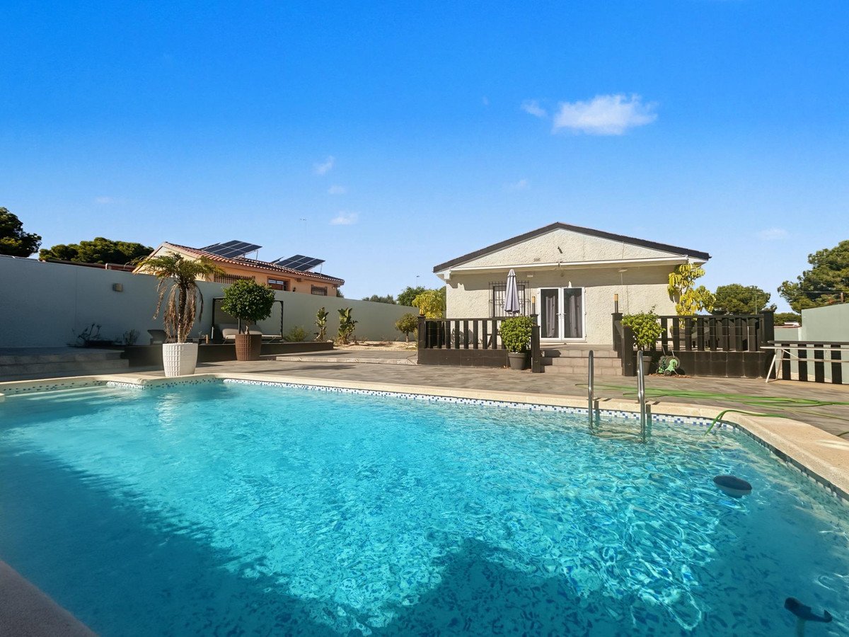 2 Bed Detached Villa in Pinar de Campoverde