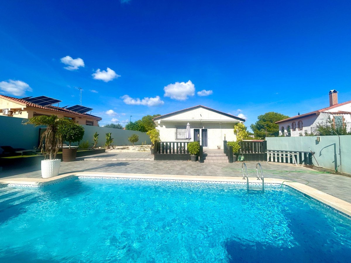 2 Bed Detached Villa in Pinar de Campoverde