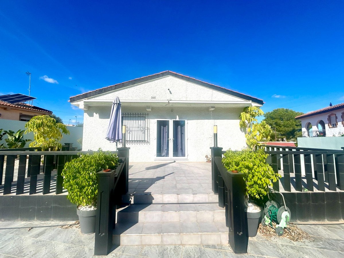 2 Bed Detached Villa in Pinar de Campoverde