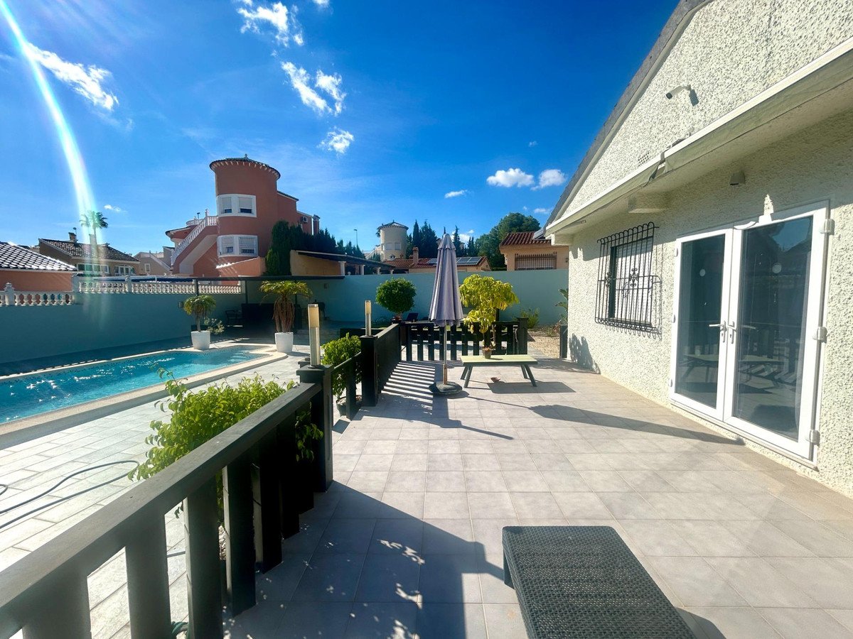 2 Bed Detached Villa in Pinar de Campoverde