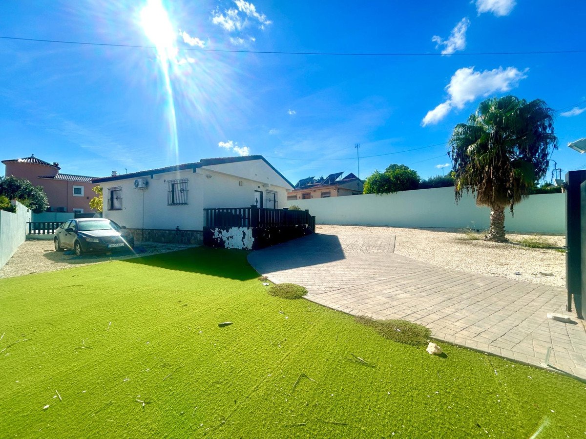 2 Bed Detached Villa in Pinar de Campoverde