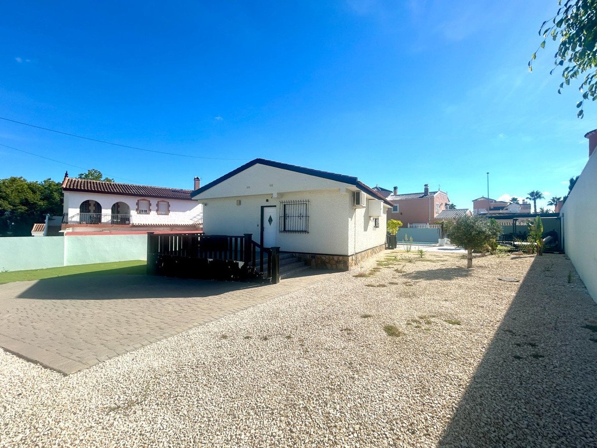 2 Bed Detached Villa in Pinar de Campoverde