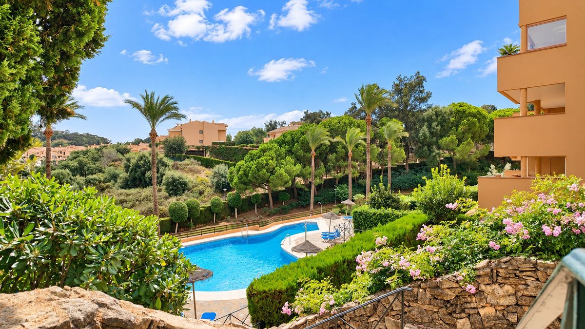 2 Bed Middle Floor Apartment in La Mairena