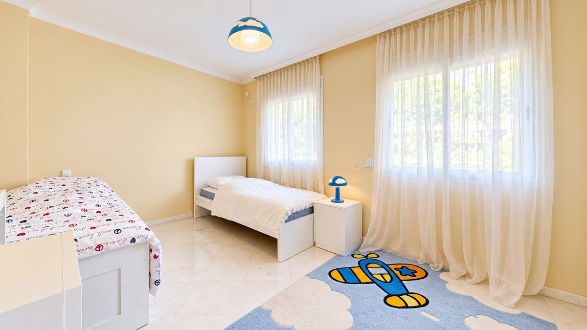 2 Bed Middle Floor Apartment in La Mairena