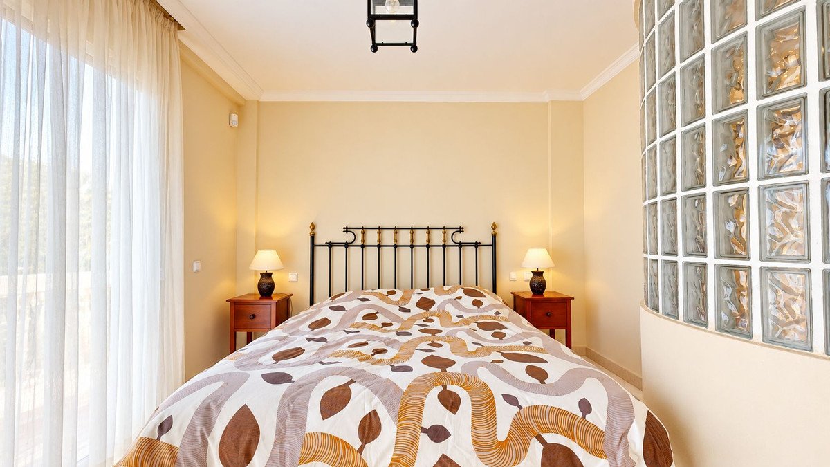 2 Bed Middle Floor Apartment in La Mairena