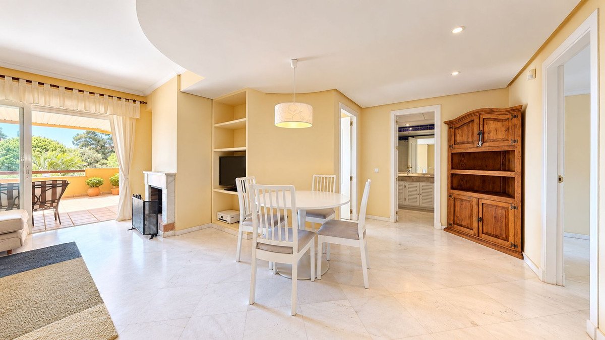 2 Bed Middle Floor Apartment in La Mairena