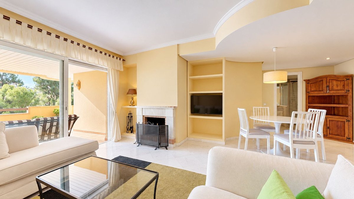 2 Bed Middle Floor Apartment in La Mairena
