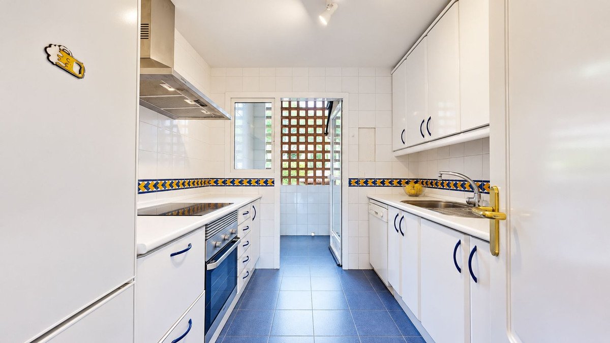 2 Bed Middle Floor Apartment in La Mairena