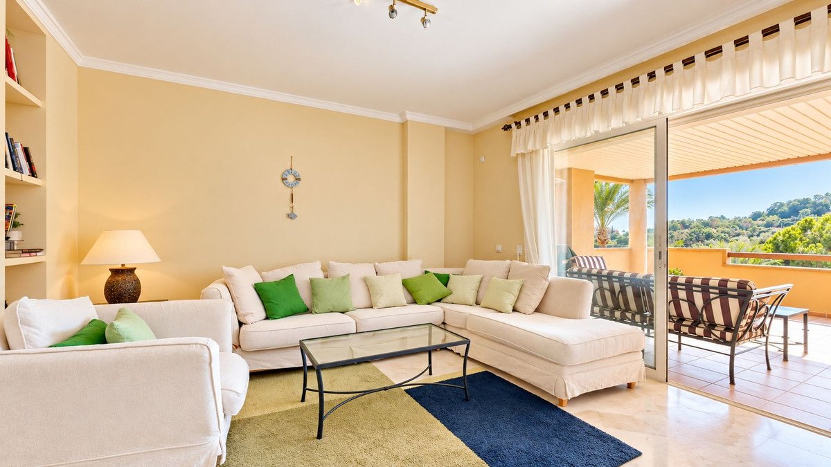 2 Bed Middle Floor Apartment in La Mairena