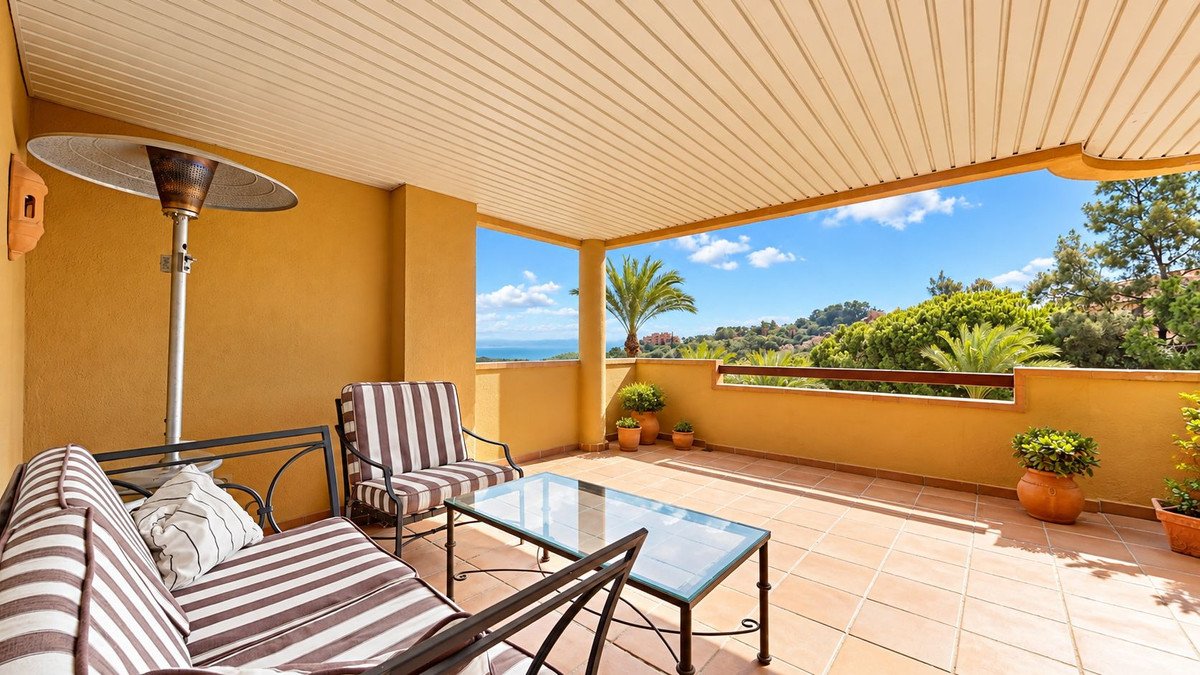 2 Bed Middle Floor Apartment in La Mairena