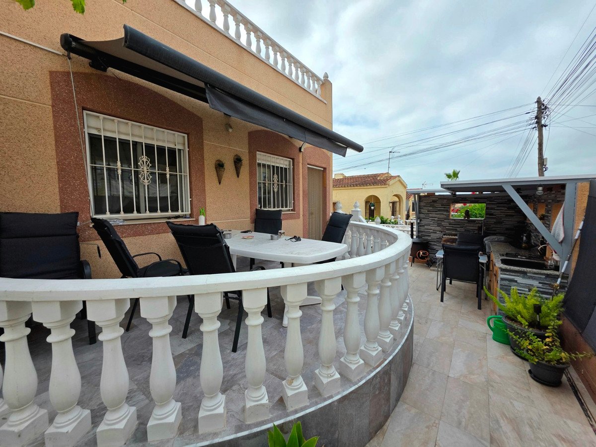 5 Bed Detached Villa in La Marina
