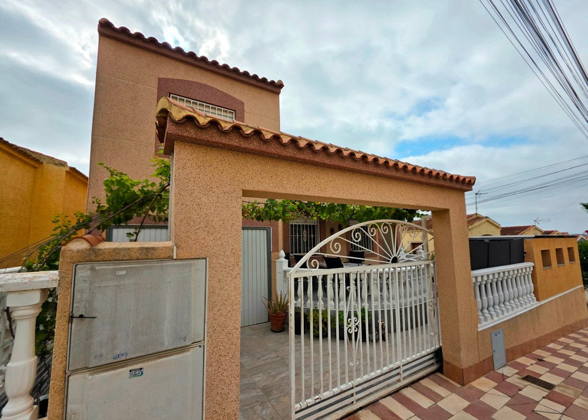 5 Bed Detached Villa in La Marina