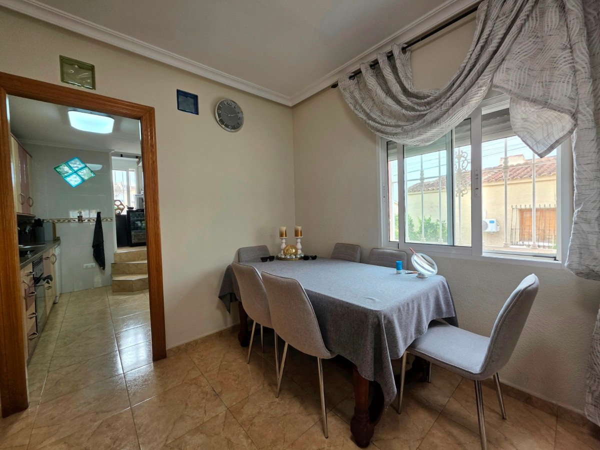 5 Bed Detached Villa in La Marina