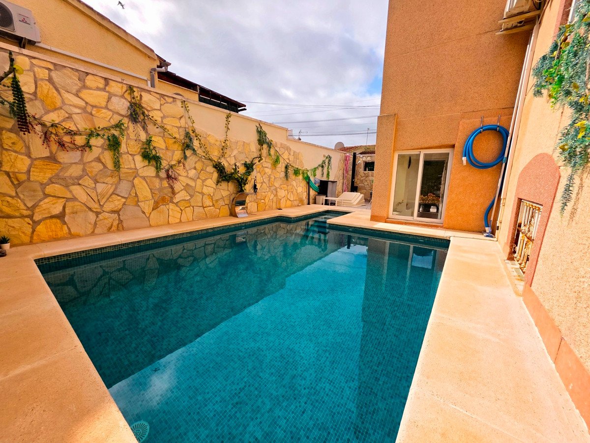 5 Bed Detached Villa in La Marina