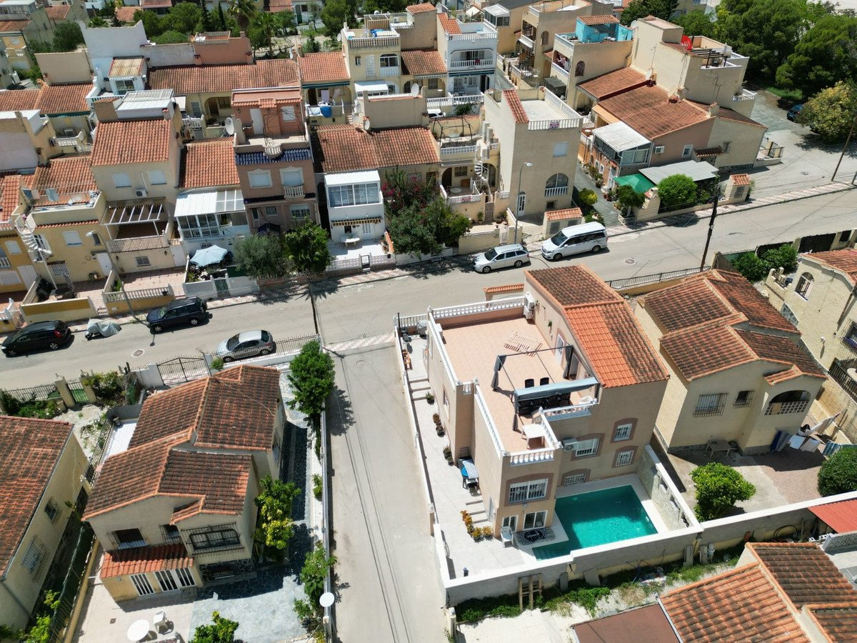 5 Bed Detached Villa in La Marina