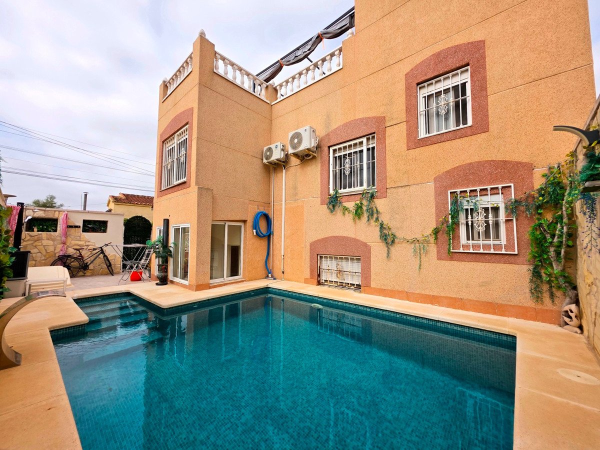5 Bed Detached Villa in La Marina