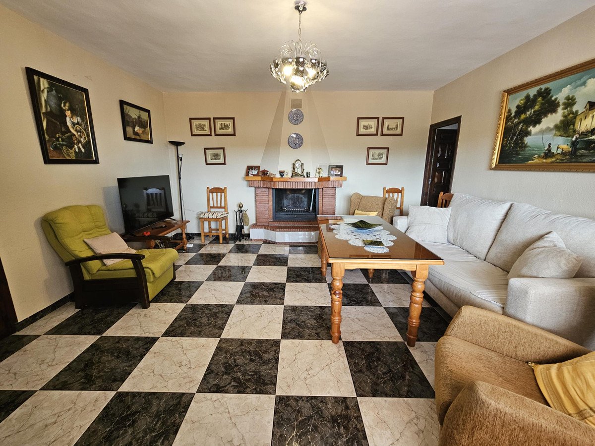 4 Bed Detached Villa in Casarabonela