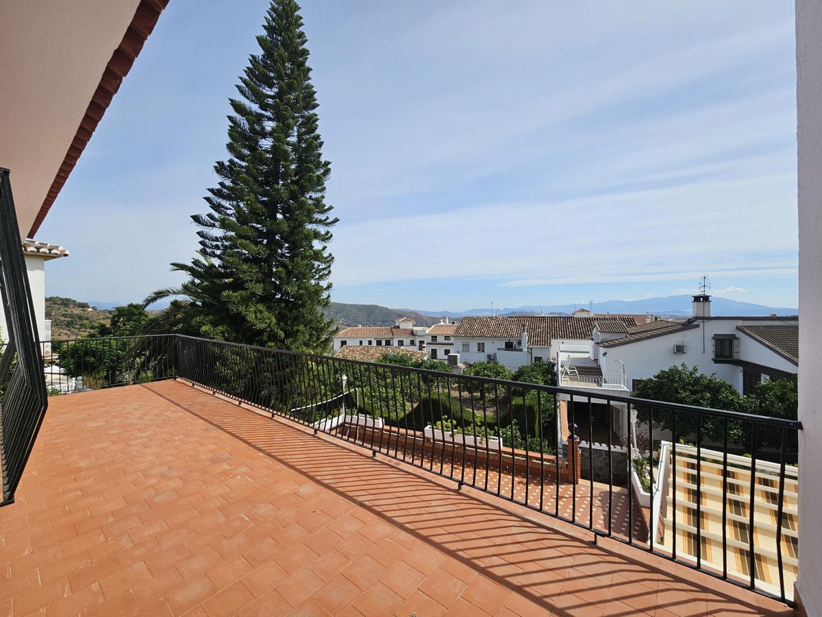 4 Bed Detached Villa in Casarabonela