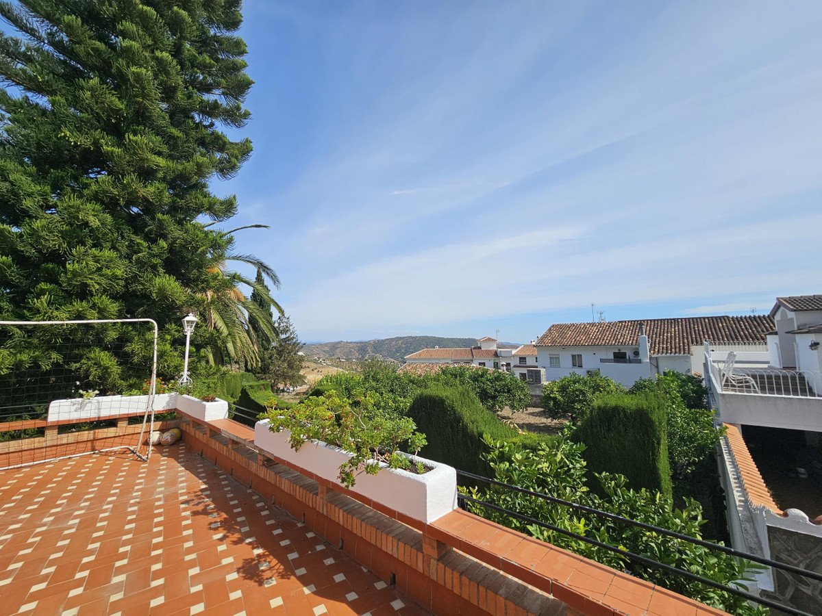 4 Bed Detached Villa in Casarabonela