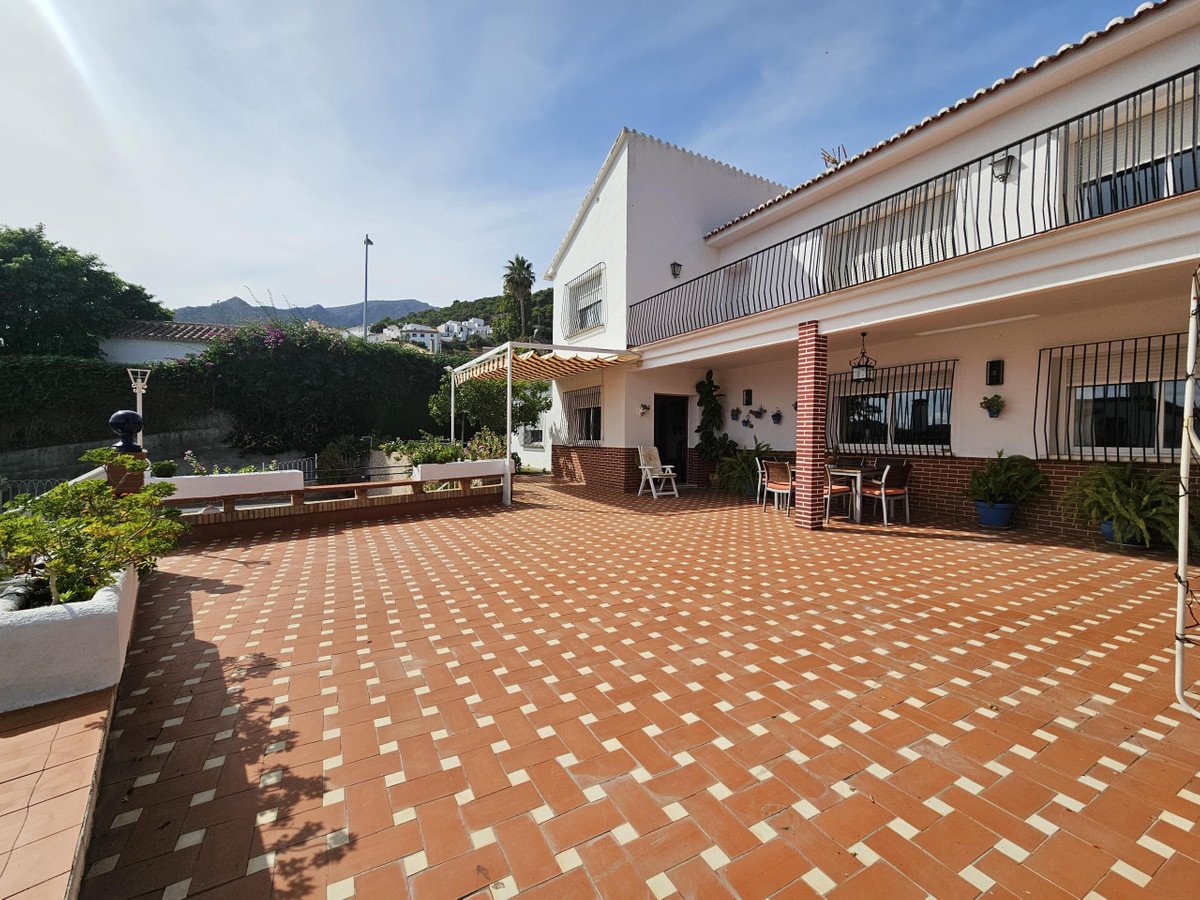 4 Bed Detached Villa in Casarabonela