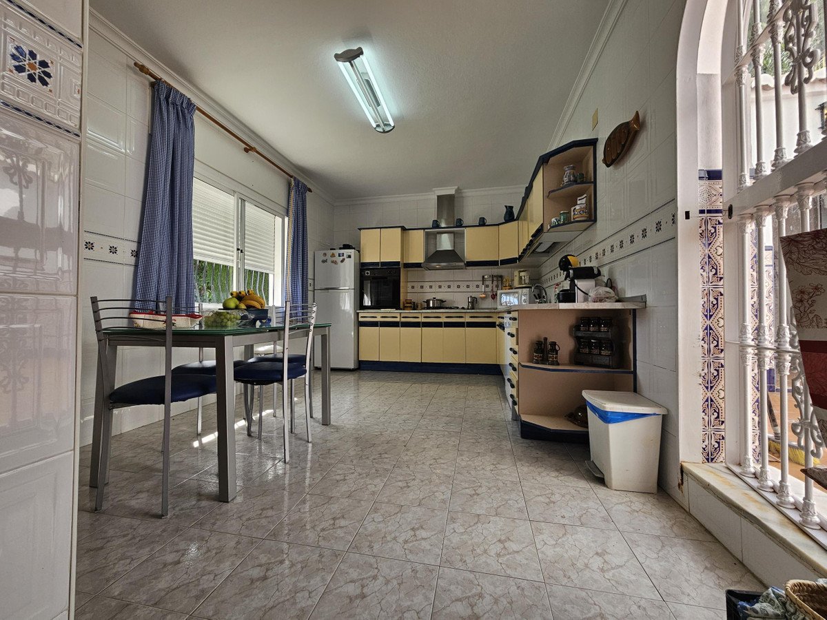 4 Bed Detached Villa in Casarabonela