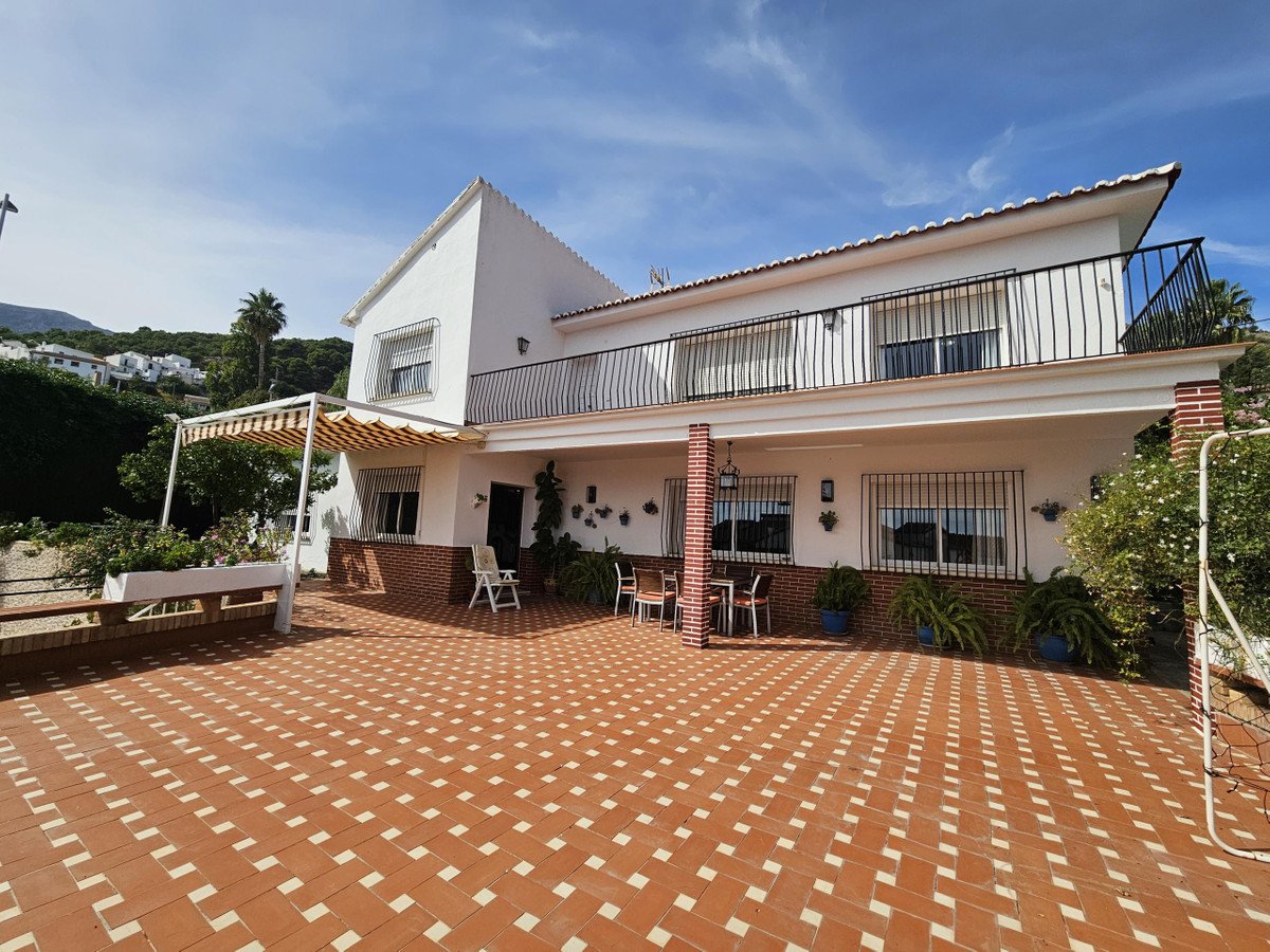 4 Bed Detached Villa in Casarabonela