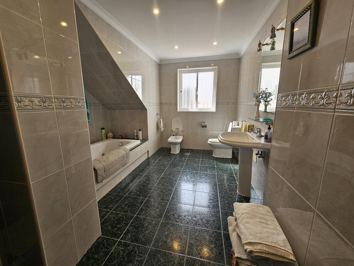 4 Bed Detached Villa in Casarabonela