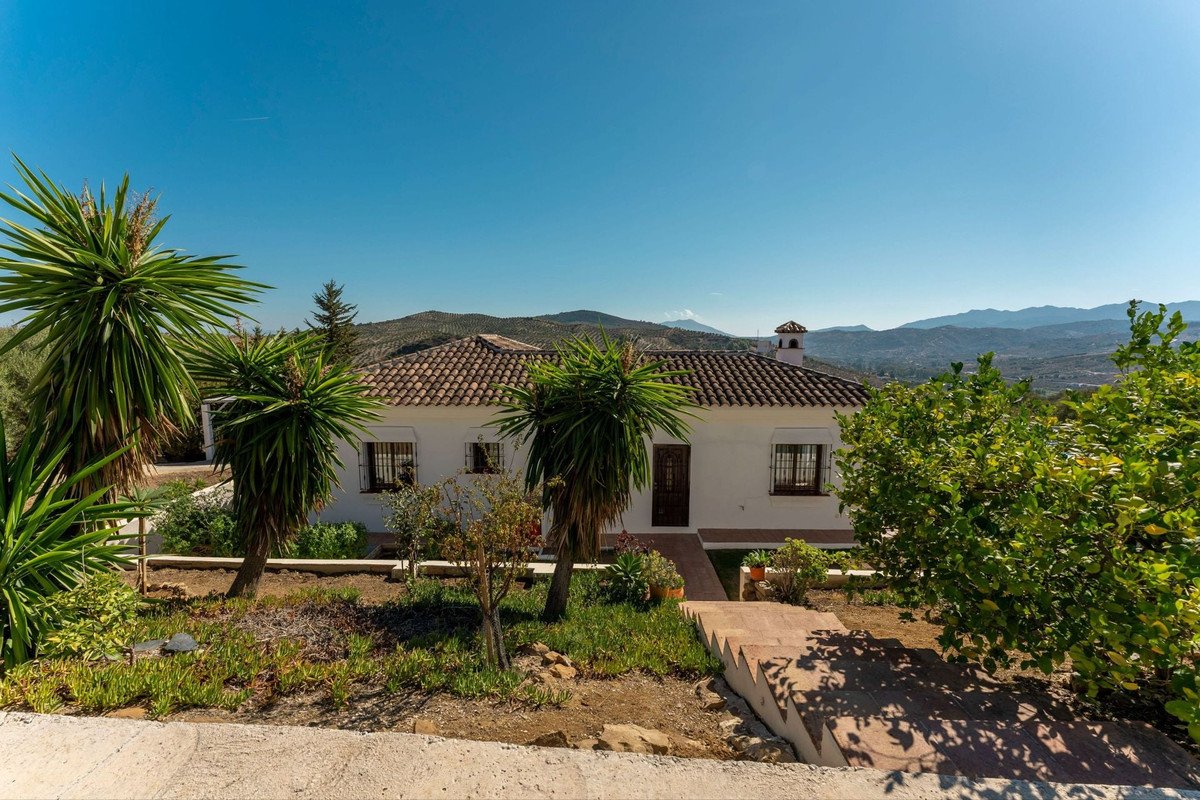 3 Bed Detached Villa in Tolox