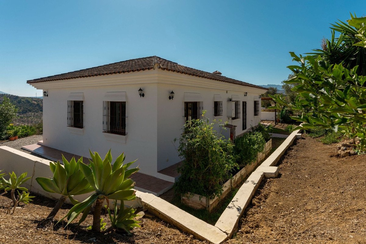 3 Bed Detached Villa in Tolox