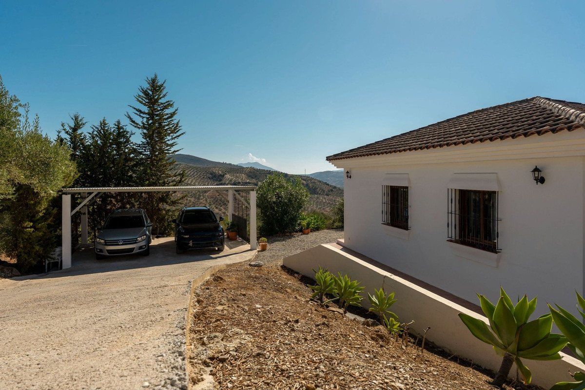 3 Bed Detached Villa in Tolox