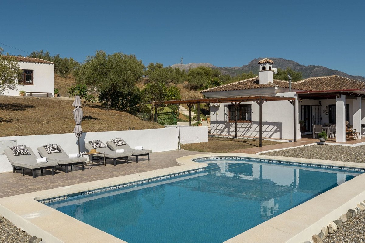 3 Bed Detached Villa in Tolox
