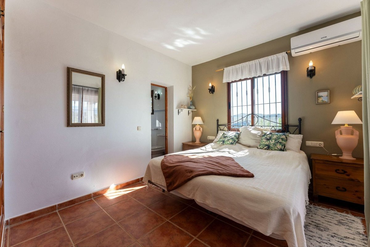3 Bed Detached Villa in Tolox