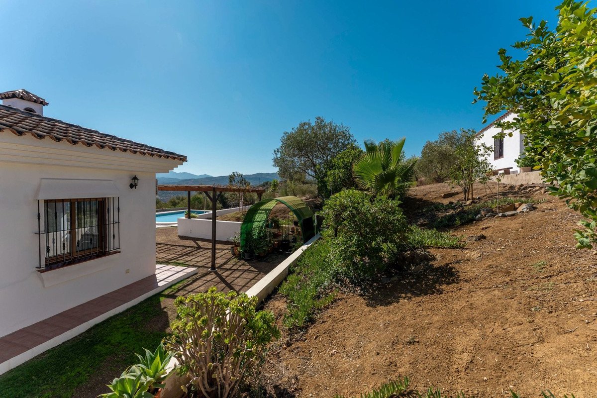 3 Bed Detached Villa in Tolox