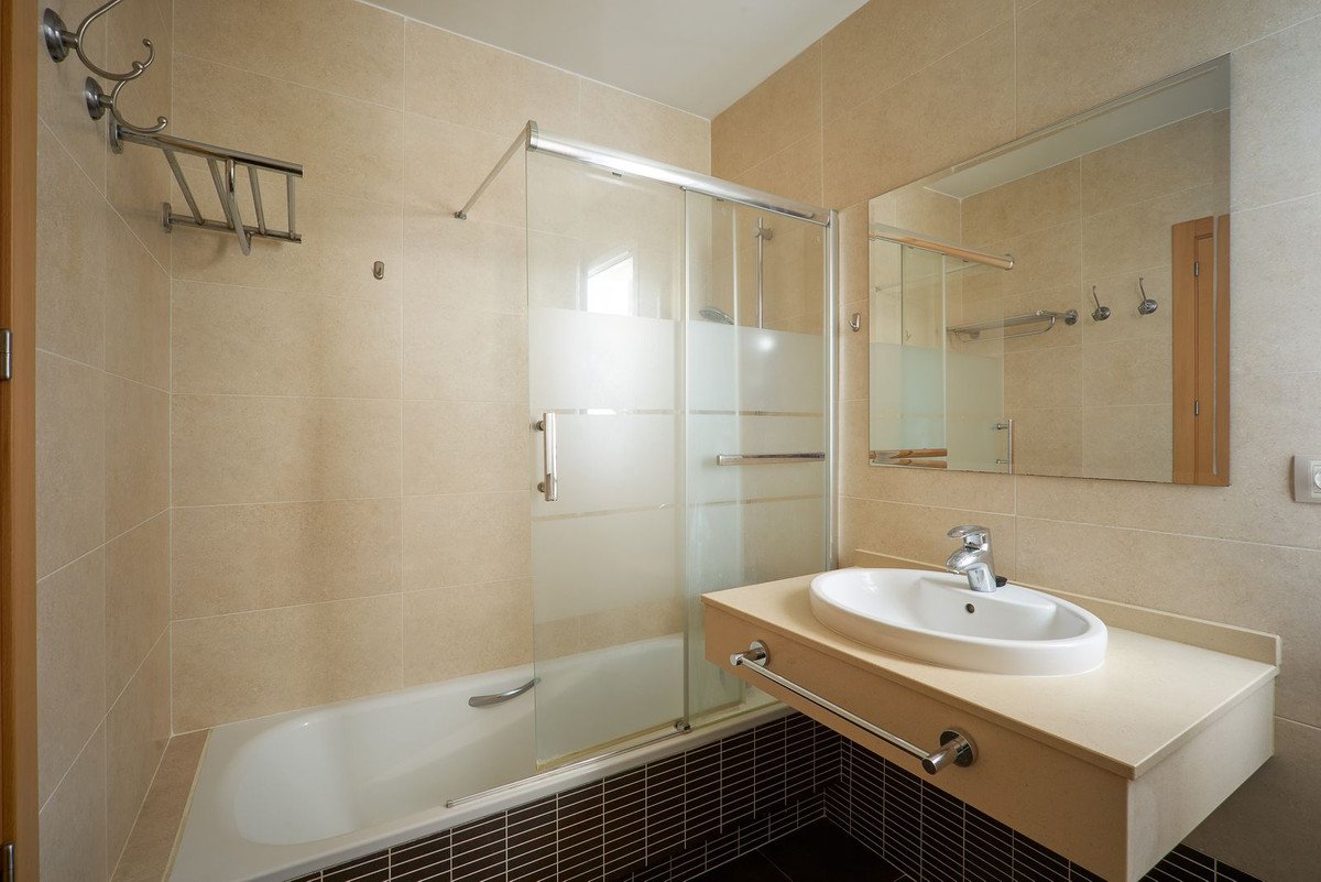 2 Bed Top Floor Apartment in Estepona