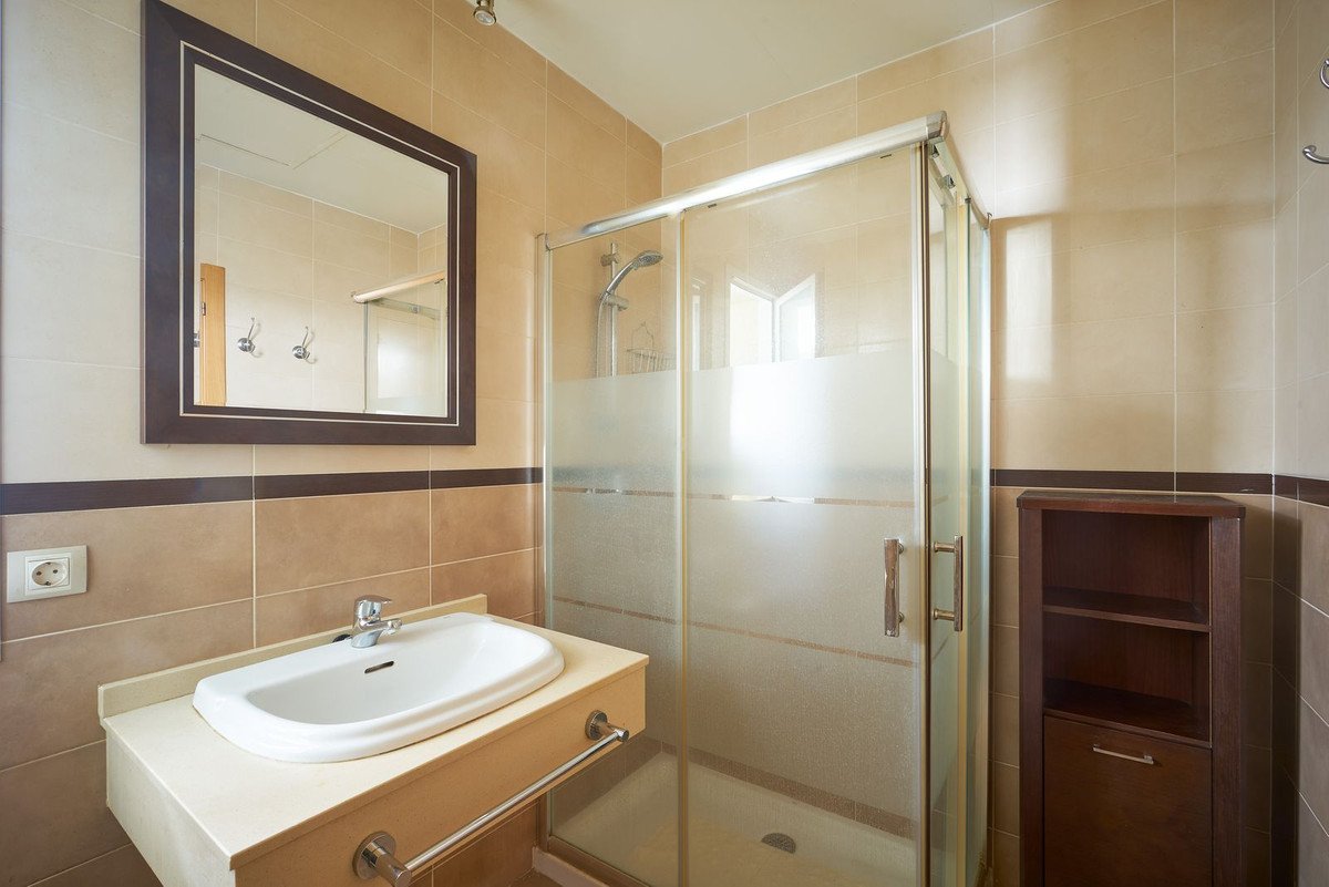 2 Bed Top Floor Apartment in Estepona