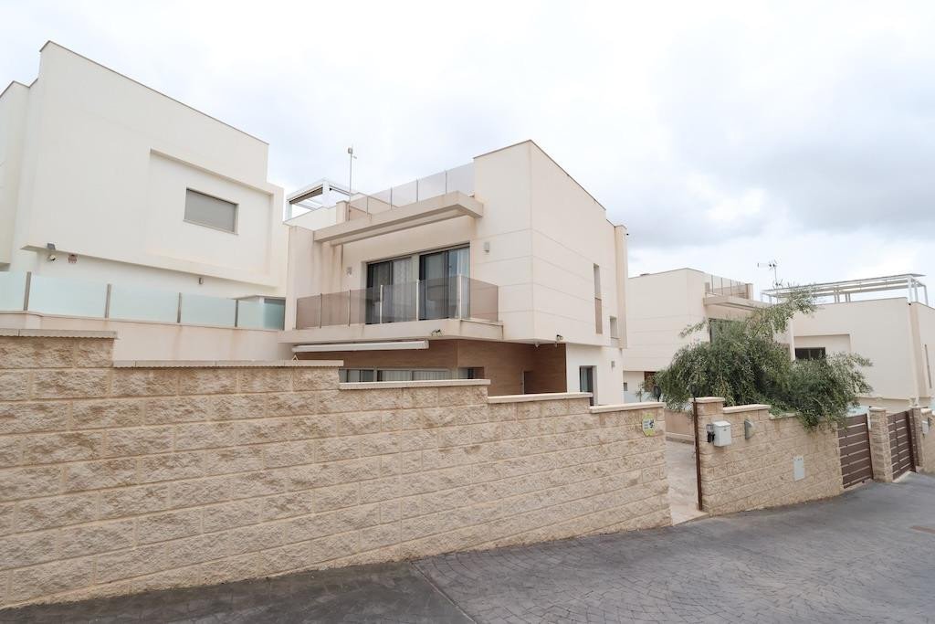 3 Bed Detached Villa in Orihuela Costa