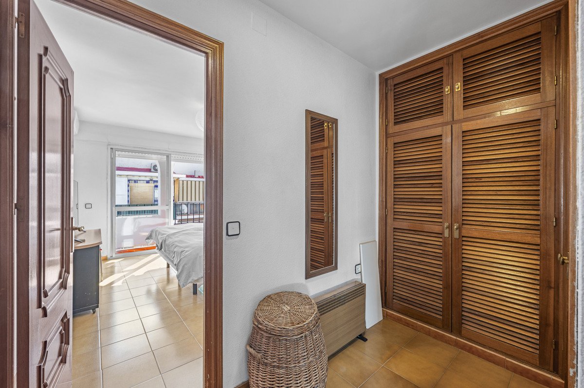 6 Bed Middle Floor Apartment in Estepona