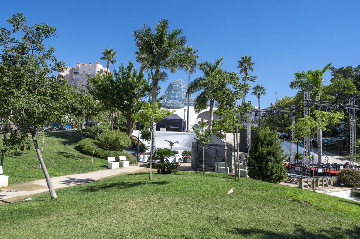 6 Bed Middle Floor Apartment in Estepona