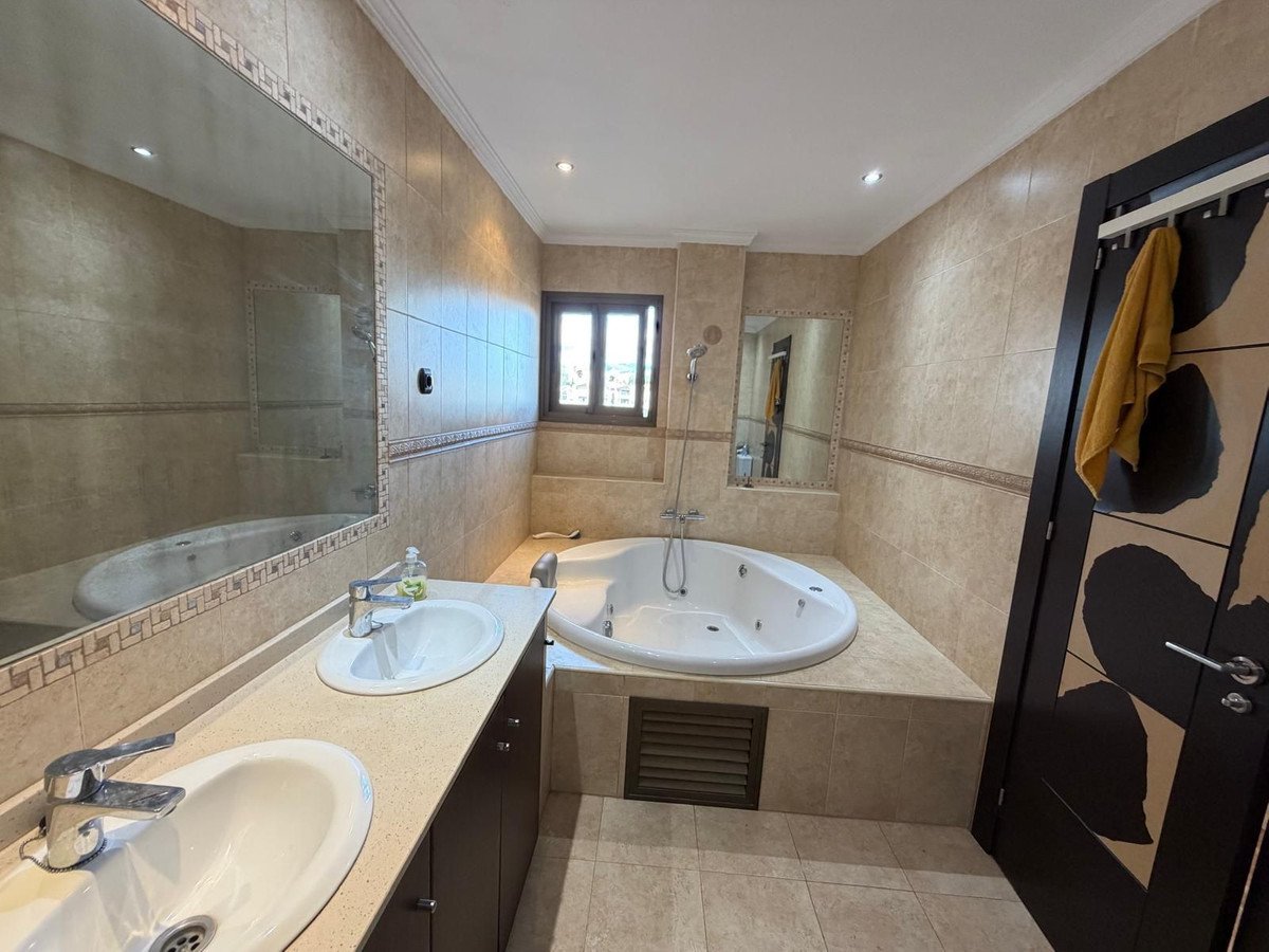 5 Bed Detached Villa in Cerros del Aguila